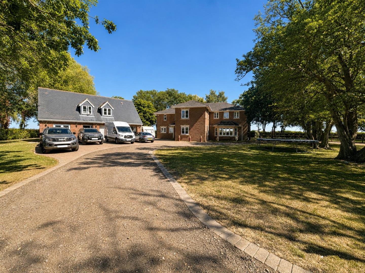 6 bed property in Keysoe Road, Bedford